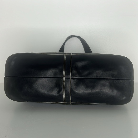 Elegant Coach Black Leather Soho Tote Bag with Chrome Hardware - Picture 7 of 13